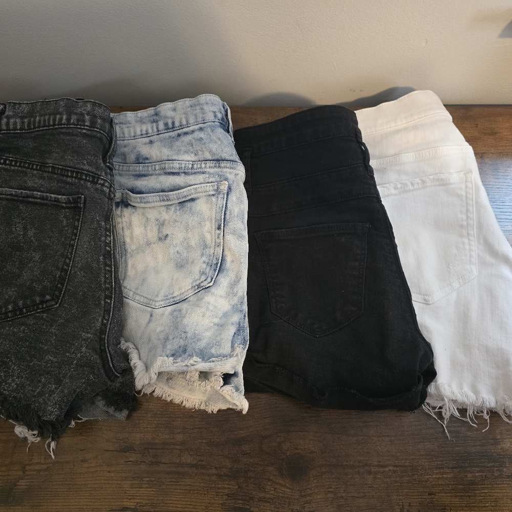 Woman's Jean Shorts Lot Of 4 Size 4/5 Express, Refuge, CP Jeans...
